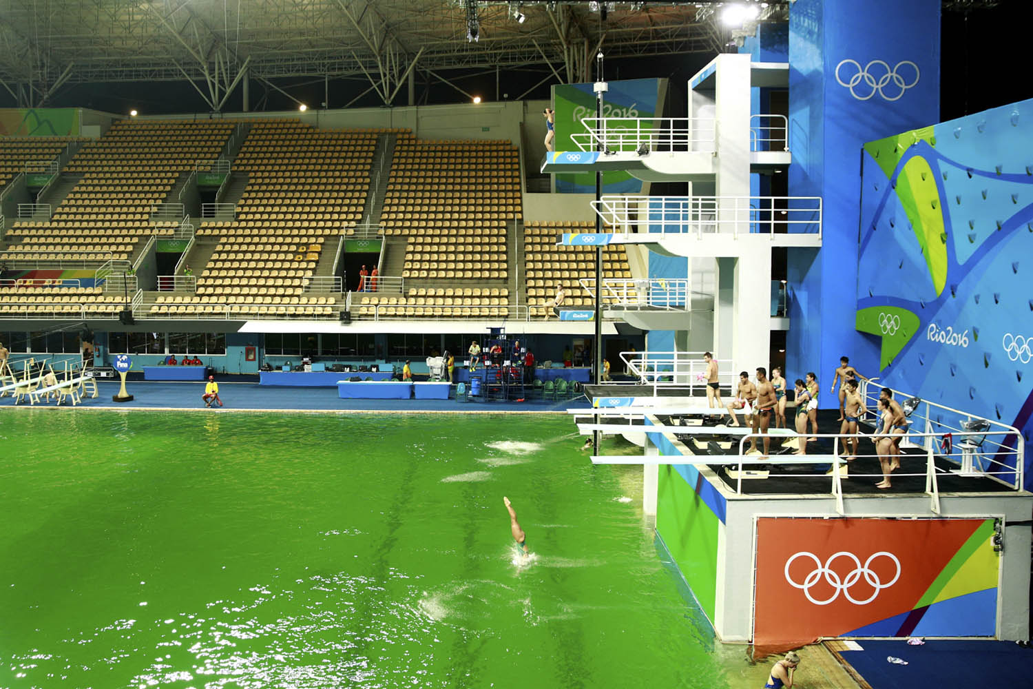 piscina verde resized
