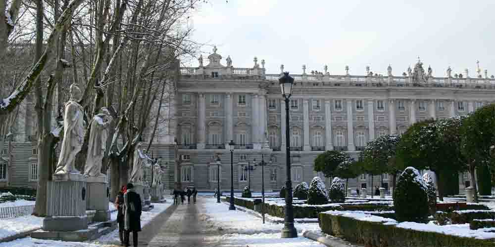 El Palacio Real, principal monumento que visitar en el centro de Madrid.