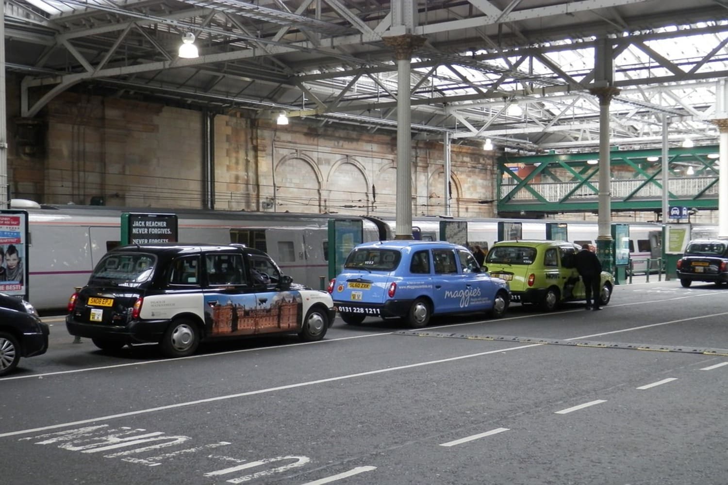 Taxis negros en el aeropuerto de Edimburgo