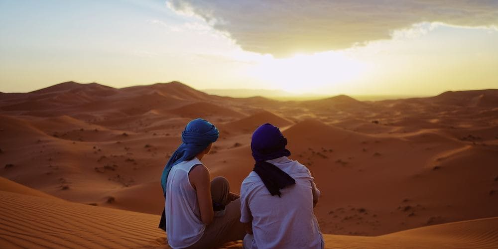 Turistas disfrutan del desierto.