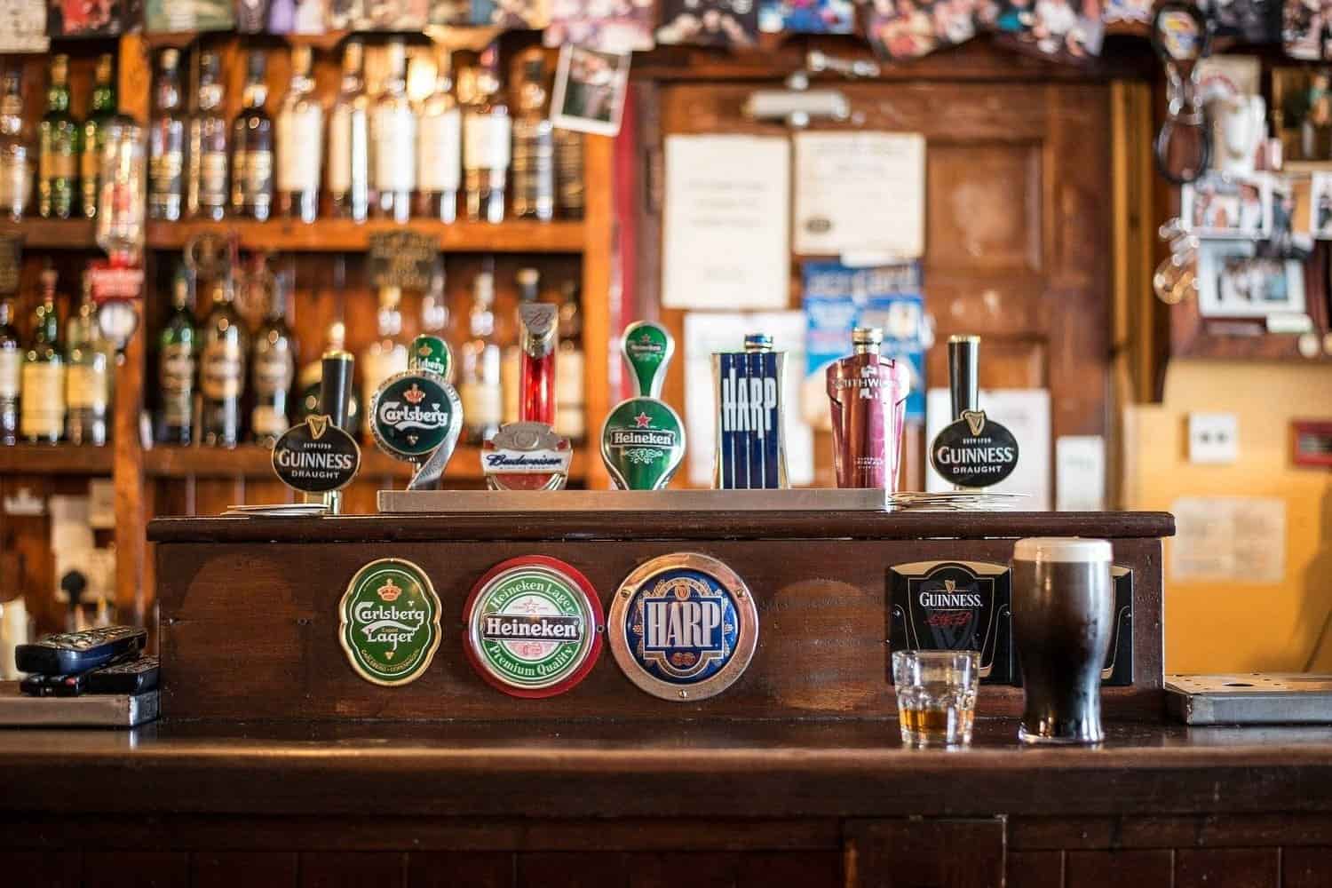 Los 10 mejores pubs de Edimburgo para beber, comer y bailar