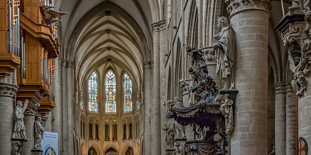 Interior de la catedral de Bruselas