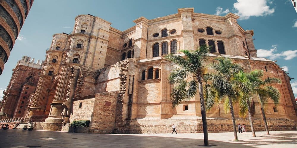 Uno de los sitios que ver en Málaga en un día es la catedral
