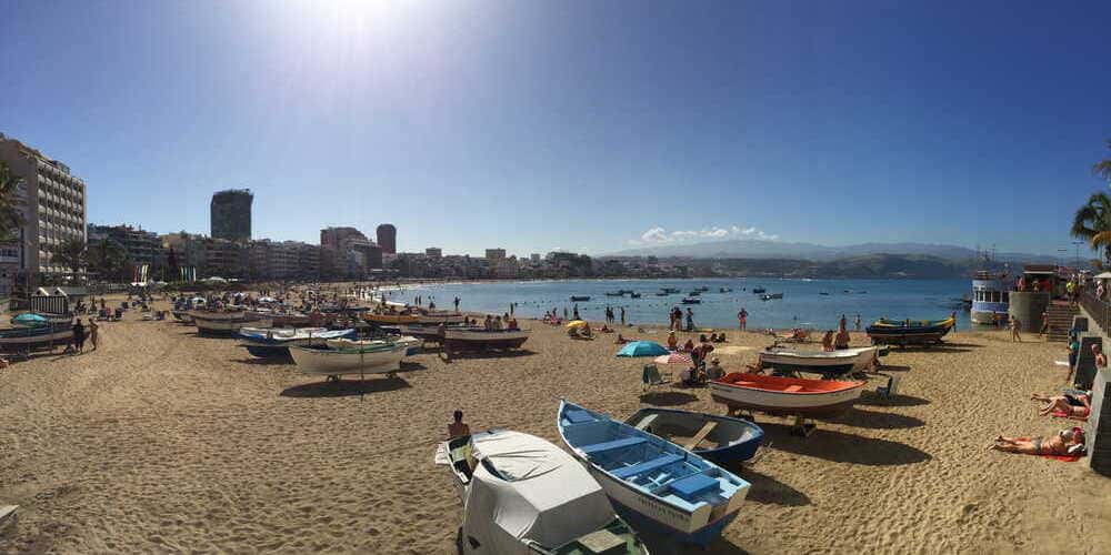 Playa Las Canteras perfecta para darse un baño con los niños en Gran Canaria
