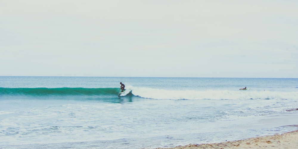 Playa el Bollullo, perfecta para realizar surf 