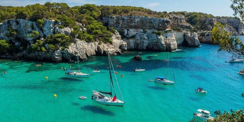 Excursión en barco por la calas de Menorca