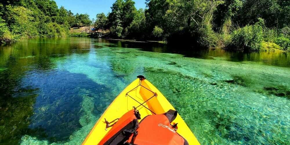 Disfruta de un paseo en kayak para conocer los lugares con más encanto de Menorca