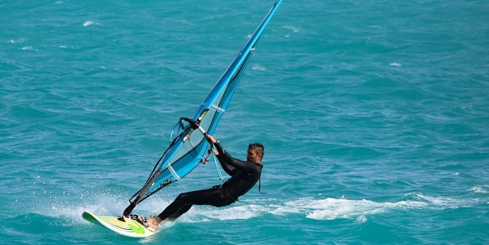 Costa Calma famosa por la posibilidad de practicar windsurf en ella