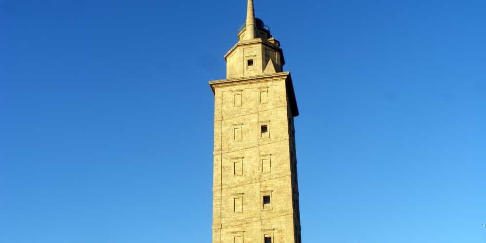 La Torre de Hércules es el principal atractivo que ver en La Coruña