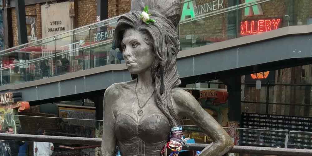 La estatua de Amy Winehouse en Stables Market.