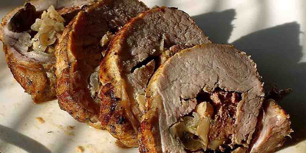 Wellington Beef cortado en rodajas, la cena de domingo más tradicional de Inglaterra.