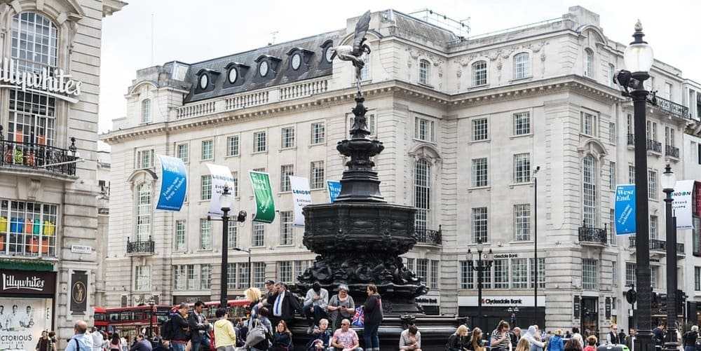 Fuente de Eros, uno de los monumentos más famosos de la capital inglesa