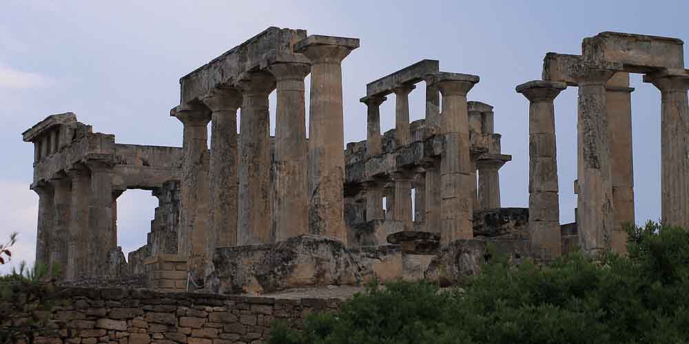 Vista del Templo de Afaya, un vértice del Triángulo Sagrado de Grecia.