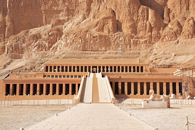 Templo de Haphetsut vista frontal.