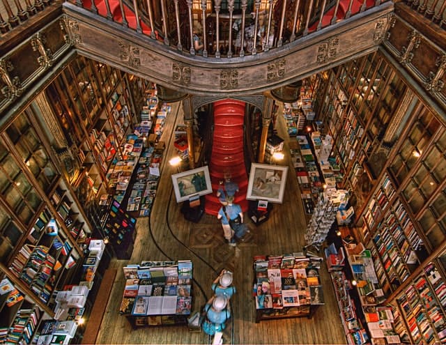 Interior de la Libreria Lello