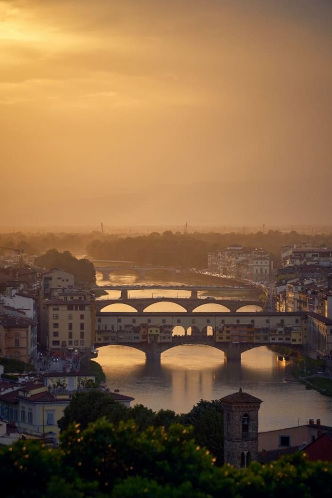 Vistas del Ponte Vecchio desde Piazzale de Michelangelo en Flroencia.