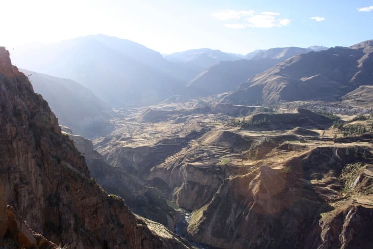 Imponentes vistas panorámicas desde el Cañón del Colca.