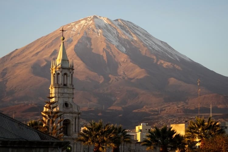 Arequipa, la ciudad inminentemente volcánica.