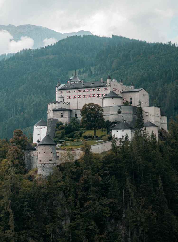 El castillo de Castillo de Hohenwerfen es uno de los mejores conservados de Europa.