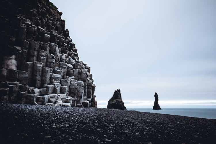 Increíbles formaciones basálticas en el sur de Islandia.