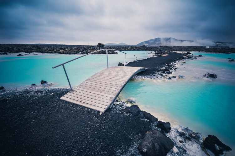 1Sumérgete en las salutíferas aguas del la laguna azul islandesa.