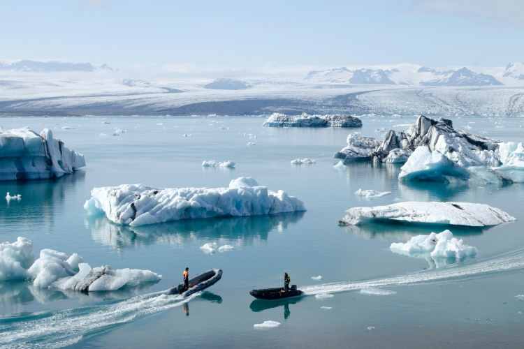 Atrévete a vivir la expereincia del barco anfibio en laguna glacial de Islandia.